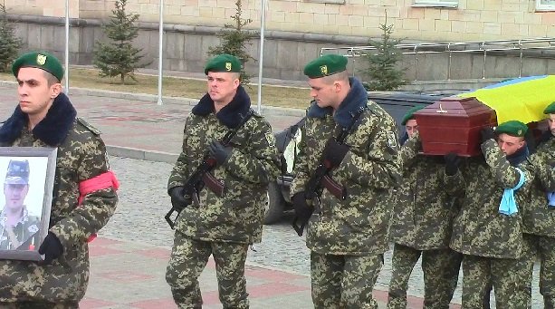 Сьогодні у Черкасах відбулось прощання з загиблим в зоні АТО Героєм (фото) - фото 1 Сьогодні у Черкасах відбулось прощання з загиблим в зоні АТО Героєм (фото) - фото 1