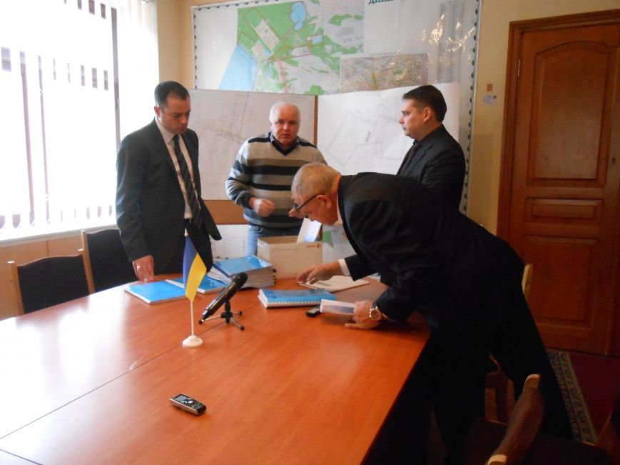 В Днепродзержинске свалку заменят специально оборудованным полигоно... В Днепродзержинске свалку заменят специально оборудованным полигоном (фото) - фото 2