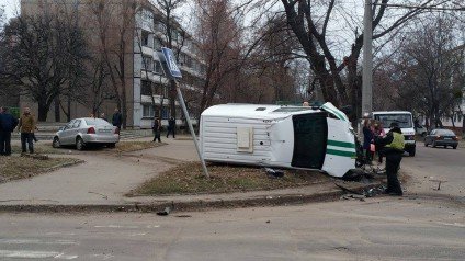 У Черкасах на перехресті інкасаторське авто та Geely не ро..., фото-1 У Черкасах на перехресті інкасаторське авто та Geely не розминулися один з одним, фото-1