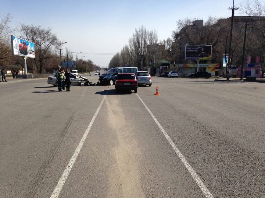 В Днепропетровске произошло ДТП, в котором пострадало три машины (Ф... В Днепропетровске произошло ДТП, в котором пострадало три машины (ФОТО) (фото) - фото 3