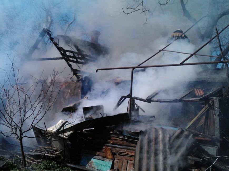 Бердянские пожарники ликвидировали возгорание (фото) - фото 2 Бердянские пожарники ликвидировали возгорание (фото) - фото 2