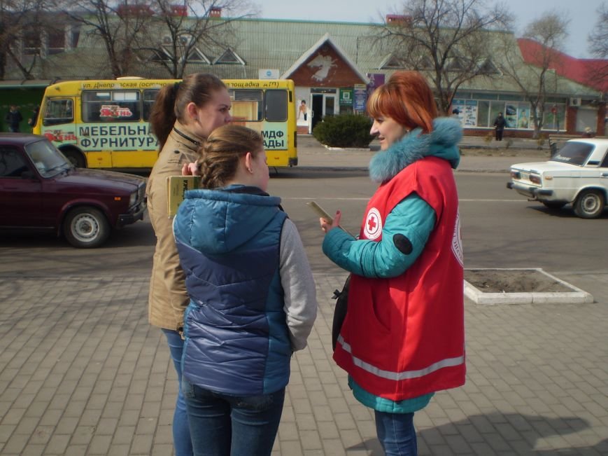 Медики вышли на улицы Павлограда, чтобы предупредить горожан об опасности заражения туберкулезом (фото) - фото 1 Медики вышли на улицы Павлограда, чтобы предупредить горожан об опасности заражения туберкулезом (фото) - фото 1
