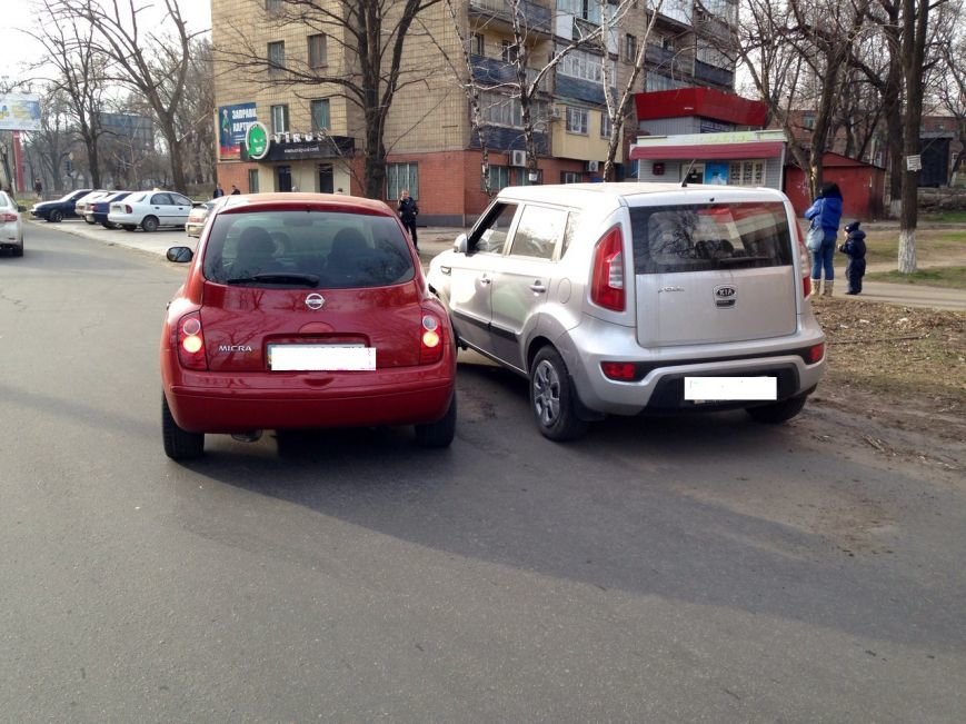 Мариупольские автомобилисты не поделили дорогу (ФОТО) (фото) - фото... Мариупольские автомобилисты не поделили дорогу (ФОТО) (фото) - фото 1