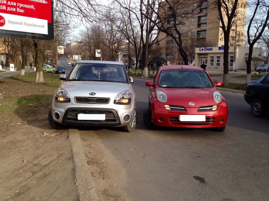 Мариупольские автомобилисты не поделили дорогу (ФОТО) (фото) - фото... Мариупольские автомобилисты не поделили дорогу (ФОТО) (фото) - фото 1