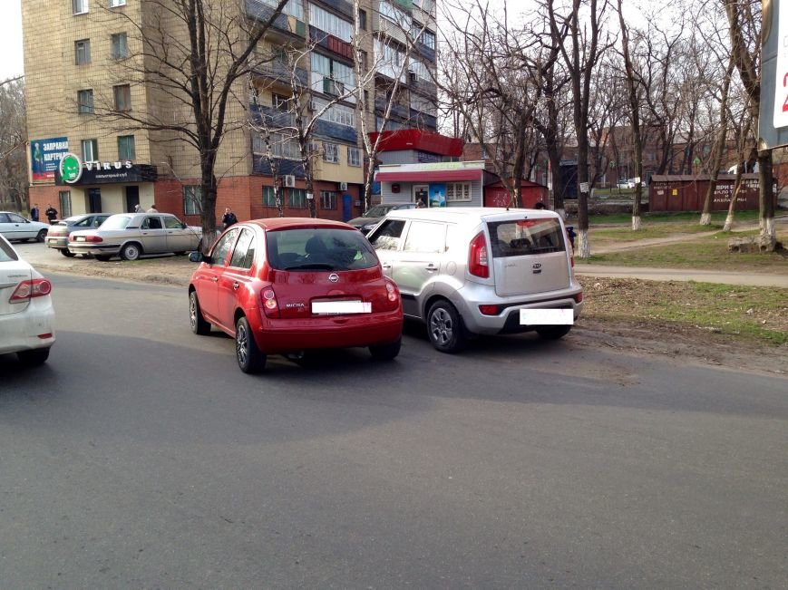 Мариупольские автомобилисты не поделили дорогу (ФОТО) (фото) - фото... Мариупольские автомобилисты не поделили дорогу (ФОТО) (фото) - фото 1