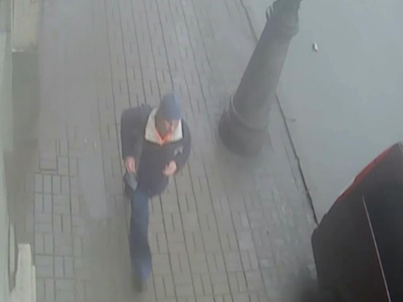 Петербургская полиция объявила в розыск маньяка с канцелярским ножом (фото) - фото 1 Петербургская полиция объявила в розыск маньяка с канцелярским ножом (фото) - фото 1