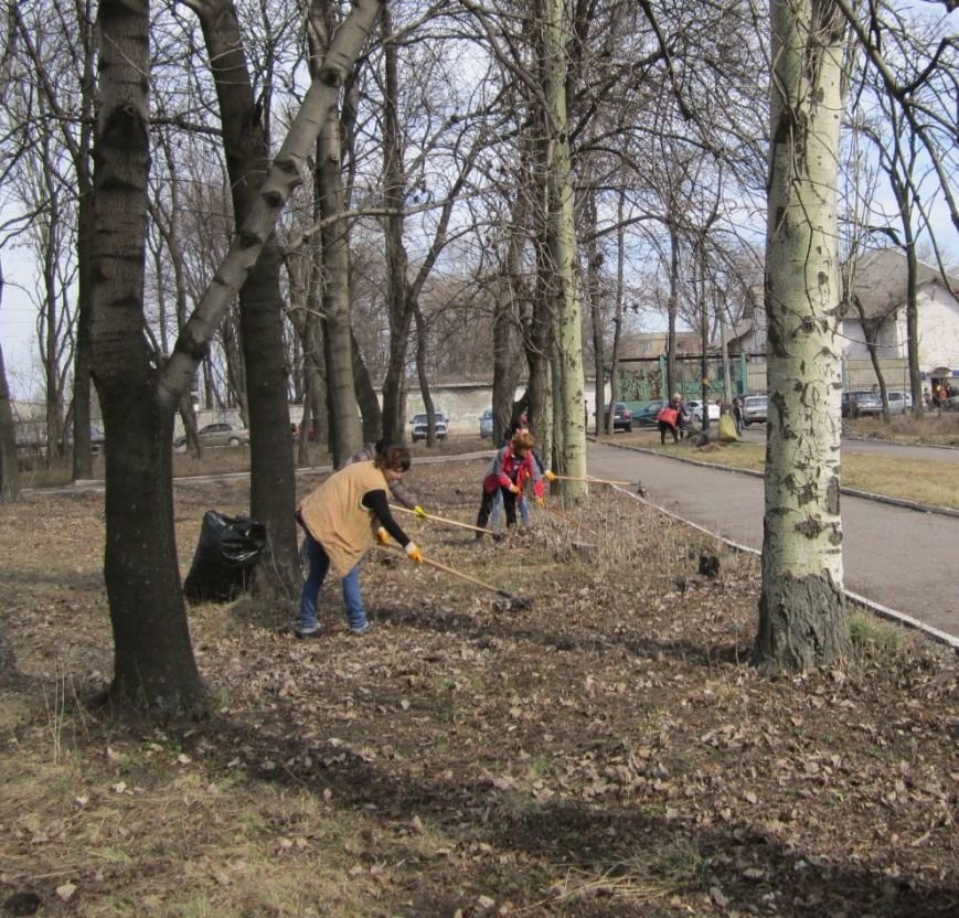 Полтысячи человек вышли на уборку Красноармейска (ФОТО, ВИДЕО), фото-2 Полтысячи человек вышли на уборку Красноармейска (ФОТО, ВИДЕО), фото-2