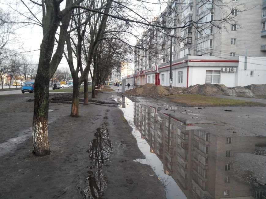 В Сумах на Харьковской из-за вырытой траншеи перекрыли пешеходную дорожку (ФОТО) (фото) - фото 1