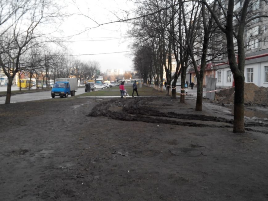 В Сумах на Харьковской из-за вырытой траншеи перекрыли пешеходную дорожку (ФОТО) (фото) - фото 1
