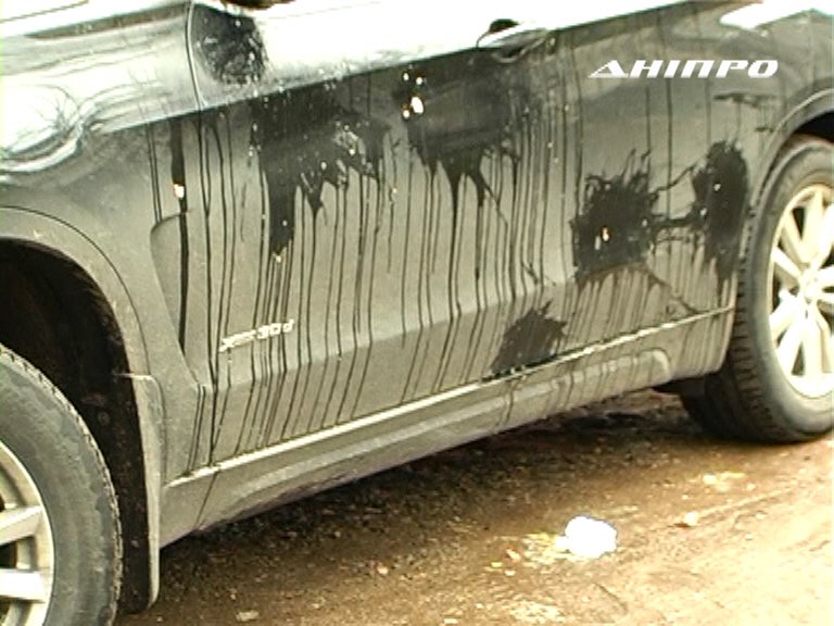 BMW депутата Павлоградского горсовета закидали яйцами. Обновлено. ФОТО (фото) - фото 1 BMW депутата Павлоградского горсовета закидали яйцами. Обновлено. ФОТО (фото) - фото 1