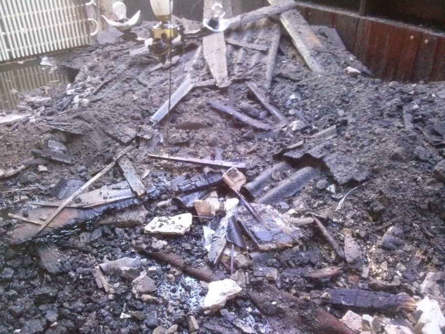 В Днепродзержинске из-за пожара эвакуировали жильцов дома (фото) -... В Днепродзержинске из-за пожара эвакуировали жильцов дома (фото) - фото 4