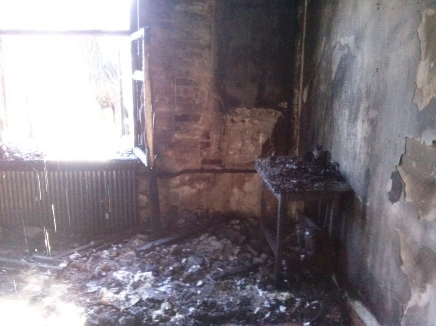 В Днепродзержинске из-за пожара эвакуировали жильцов дома (фото) -... В Днепродзержинске из-за пожара эвакуировали жильцов дома (фото) - фото 3