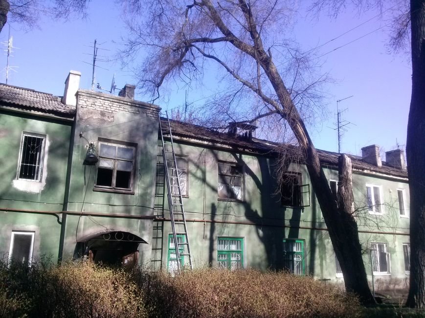 В Днепродзержинске из-за пожара эвакуировали жильцов дома (фото) -... В Днепродзержинске из-за пожара эвакуировали жильцов дома (фото) - фото 1