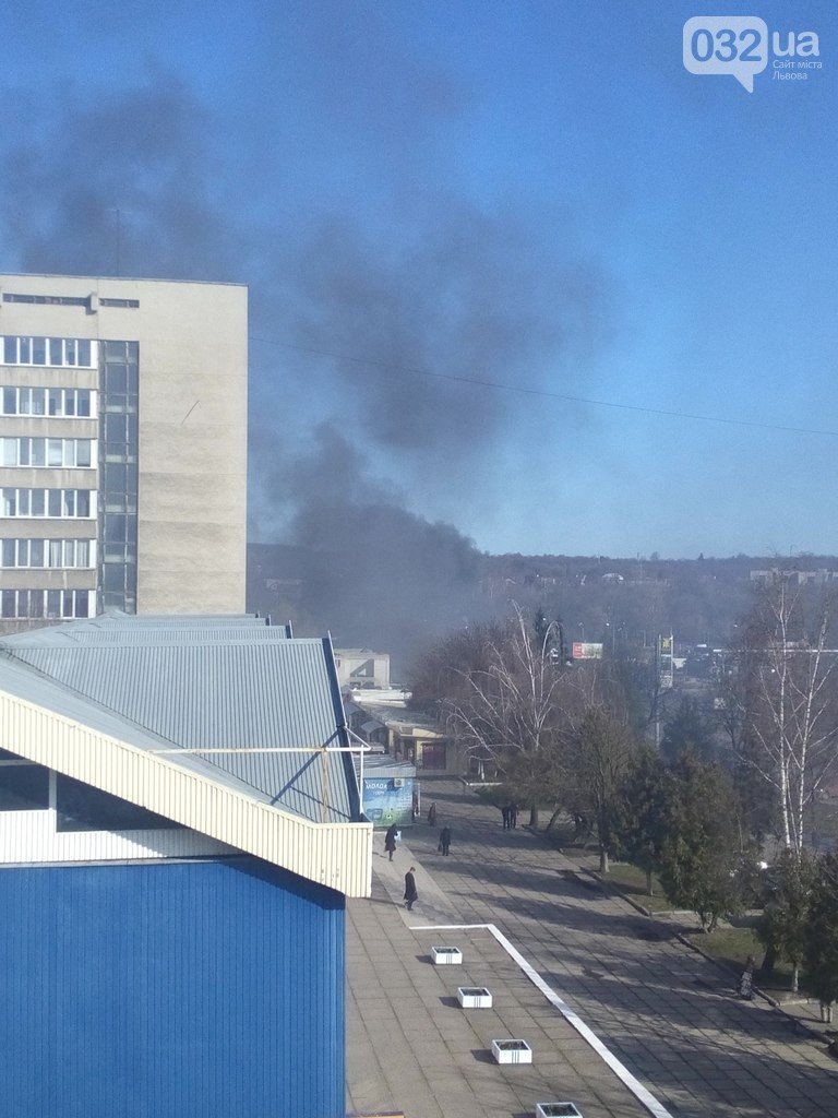 Тролейбус, який палав сьогодні зранку, був в експлуатації 27 років... Тролейбус, який палав сьогодні зранку, був в експлуатації 27 років (ФОТОРЕПОРТАЖ,ВІДЕО) (фото) - фото 8