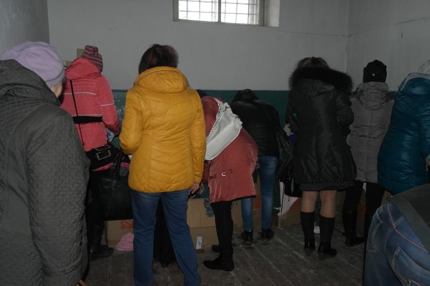 Жители Красноармейска получили гуманитарную помощь от Святейшего Патриарха Филарета (фото) - фото 3 Жители Красноармейска получили гуманитарную помощь от Святейшего Патриарха Филарета (фото) - фото 3