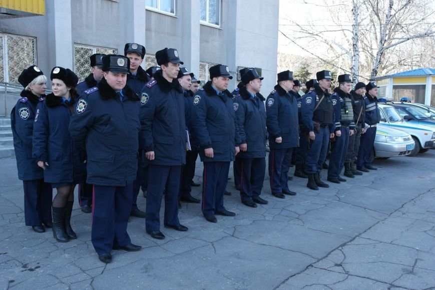 В Красноармейске показательный развод горотдела милиции станет трад... В Красноармейске показательный развод горотдела милиции станет традиционным (ФОТО, ВИДЕО) (фото) - фото 1