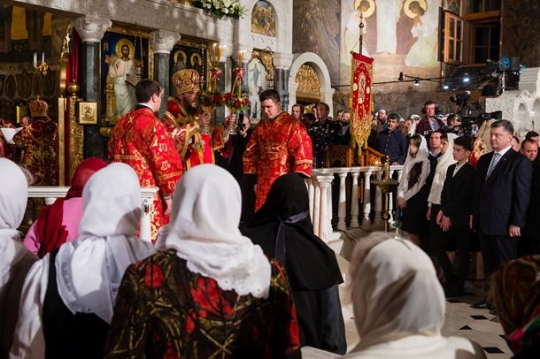 У Великодню ніч Порошенко разом із родиною молився з вірянами різни... У Великодню ніч Порошенко разом із родиною молився з вірянами різних церков (ФОТОРЕПОРТАЖ) (фото) - фото 6