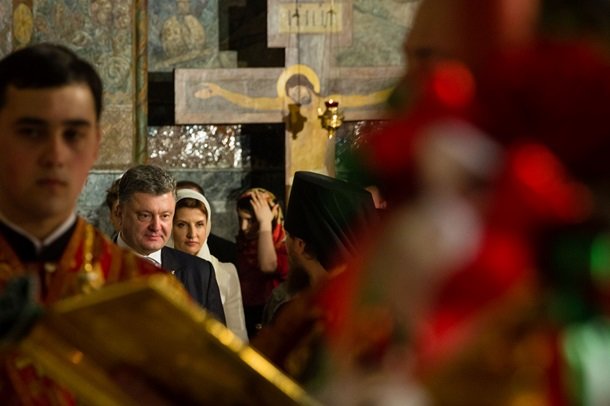 У Великодню ніч Порошенко разом із родиною молився з вірянами різни... У Великодню ніч Порошенко разом із родиною молився з вірянами різних церков (ФОТОРЕПОРТАЖ) (фото) - фото 1