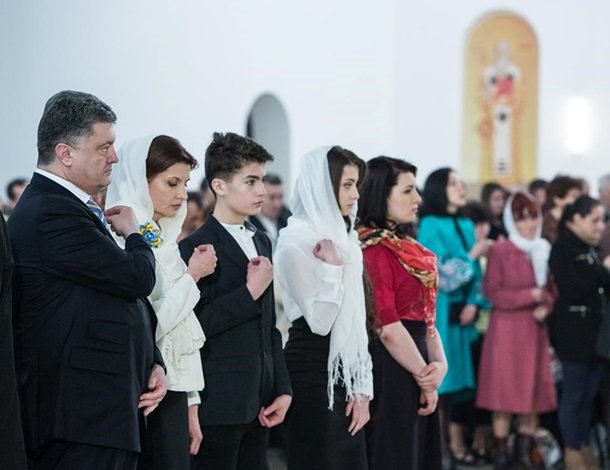 У Великодню ніч Порошенко разом із родиною молився з вірянами різни... У Великодню ніч Порошенко разом із родиною молився з вірянами різних церков (ФОТОРЕПОРТАЖ) (фото) - фото 4