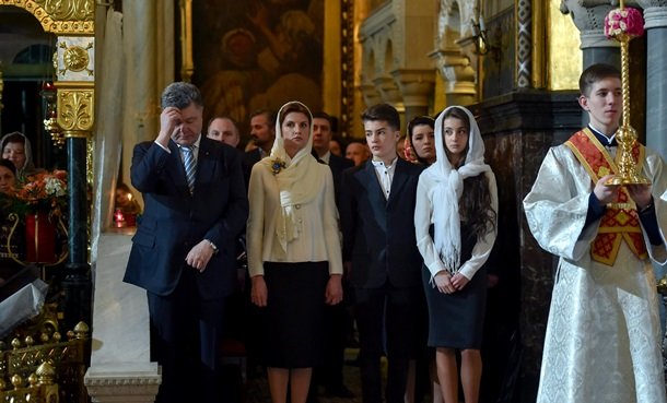 У Великодню ніч Порошенко разом із родиною молився з вірянами різни... У Великодню ніч Порошенко разом із родиною молився з вірянами різних церков (ФОТОРЕПОРТАЖ) (фото) - фото 11