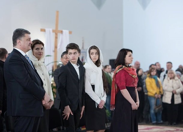 У Великодню ніч Порошенко разом із родиною молився з вірянами різни... У Великодню ніч Порошенко разом із родиною молився з вірянами різних церков (ФОТОРЕПОРТАЖ) (фото) - фото 3