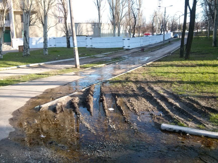 В Мариуполе ОБСЕ от затопления спасла ливневка (ФОТОФАКТ) (фото) - фото 1 В Мариуполе ОБСЕ от затопления спасла ливневка (ФОТОФАКТ) (фото) - фото 1
