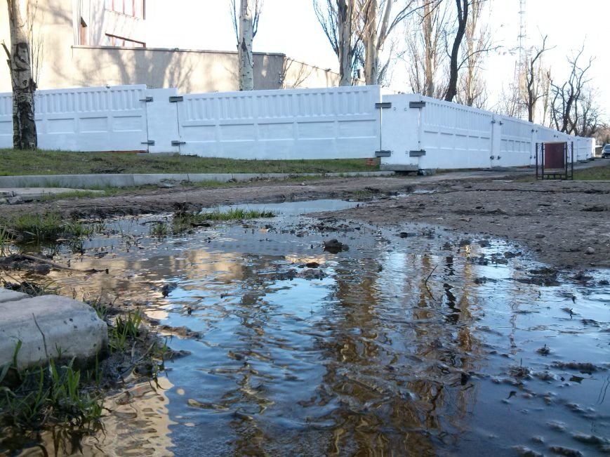 В Мариуполе ОБСЕ от затопления спасла ливневка (ФОТОФАКТ) (фото) - фото 1 В Мариуполе ОБСЕ от затопления спасла ливневка (ФОТОФАКТ) (фото) - фото 1