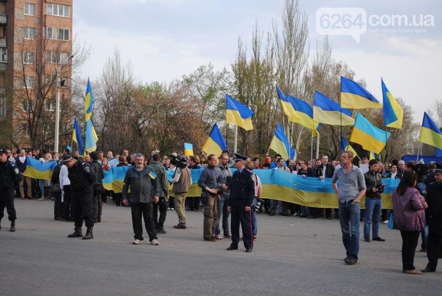 Центральную площадь Краматорска украсит 10-метровый герб Украины (ф... Центральную площадь Краматорска украсит 10-метровый герб Украины (фото) - фото 2