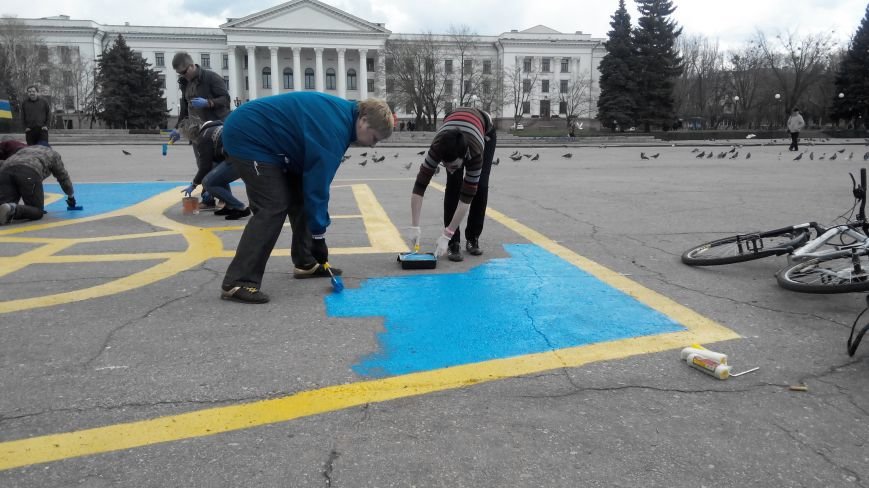 Центральную площадь Краматорска украсит 10-метровый герб Украины (ф... Центральную площадь Краматорска украсит 10-метровый герб Украины (фото) - фото 1