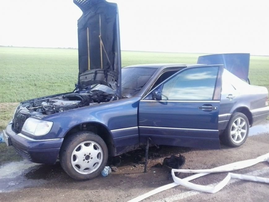 В Бериславском районе спасли авто от полного выгорания 2 В Бериславском районе спасли авто от полного выгорания 2