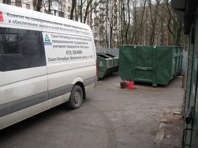 В одном из дворов Петербурга обнаружили 10 килограммов мусора с ртутью (фото) - фото 1 В одном из дворов Петербурга обнаружили 10 килограммов мусора с ртутью (фото) - фото 1