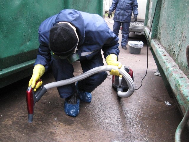 В одном из дворов Петербурга обнаружили 10 килограммов мусора с ртутью (фото) - фото 1 В одном из дворов Петербурга обнаружили 10 килограммов мусора с ртутью (фото) - фото 1