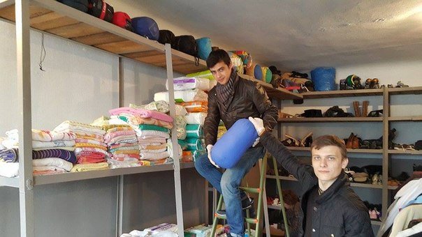 Николаевские студенты собрали гуманитарку для военных и переселенцев (ФОТО) (фото) - фото 2 Николаевские студенты собрали гуманитарку для военных и переселенцев (ФОТО) (фото) - фото 2