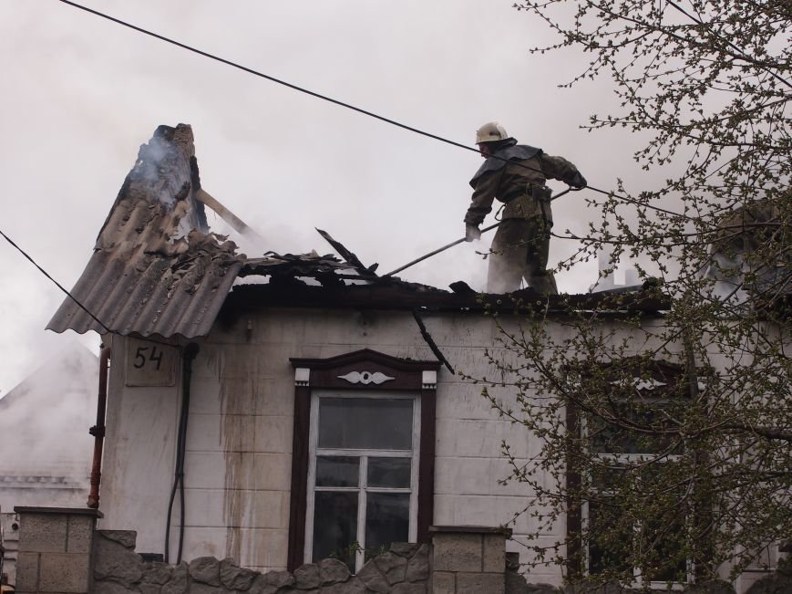 В Баглейском районе Днепродзержинска горел частный дом (фото) - фот... В Баглейском районе Днепродзержинска горел частный дом (фото) - фото 3