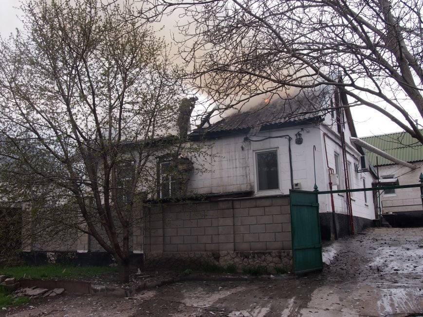 В Баглейском районе Днепродзержинска горел частный дом (фото) - фот... В Баглейском районе Днепродзержинска горел частный дом (фото) - фото 2