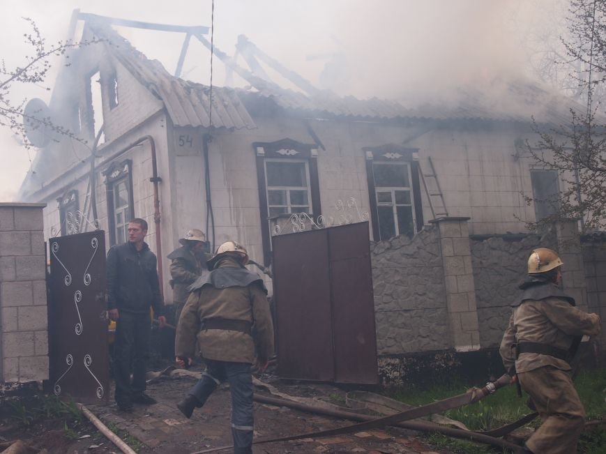 В Баглейском районе Днепродзержинска горел частный дом (фото) - фот... В Баглейском районе Днепродзержинска горел частный дом (фото) - фото 1