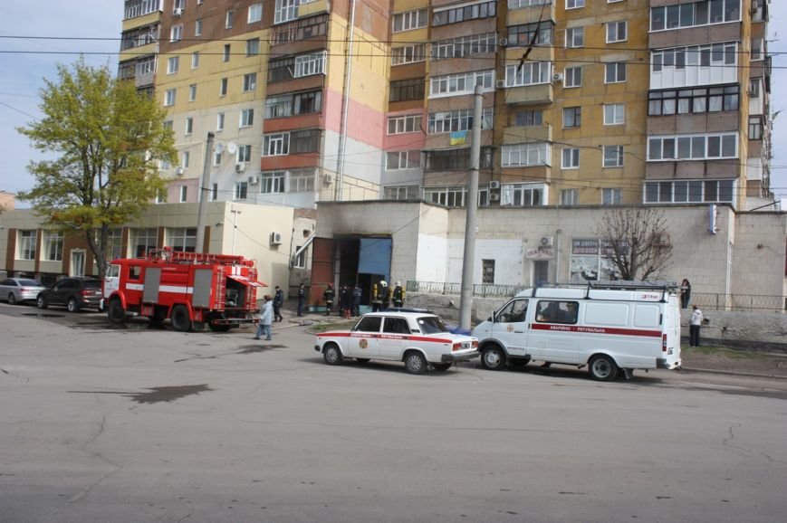 У Кіровограді в підсобному приміщенні магазину виникла пожежа, фото-3 У Кіровограді в підсобному приміщенні магазину виникла пожежа, фото-3