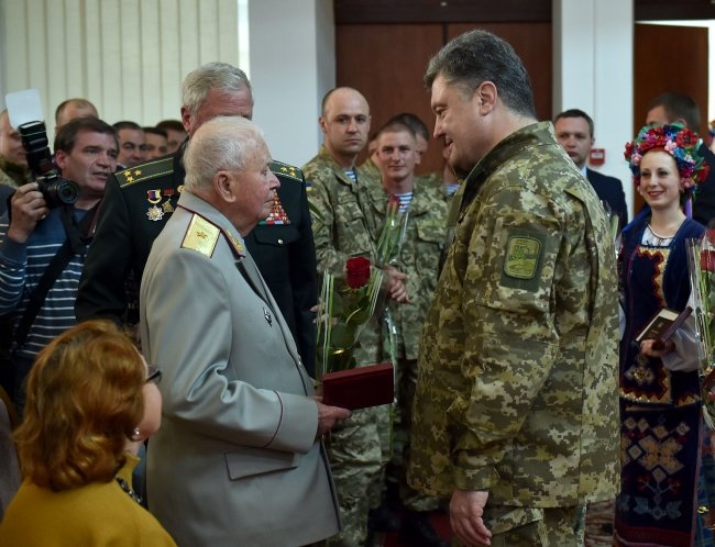 Президент Украины наградил николаевского «киборга» орденом Богдана Хмельницкого I степени (фото) - фото 4 Президент Украины наградил николаевского «киборга» орденом Богдана Хмельницкого I степени (фото) - фото 4