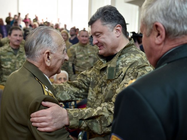 Президент Украины наградил николаевского «киборга» орденом Богдана Хмельницкого I степени (фото) - фото 6 Президент Украины наградил николаевского «киборга» орденом Богдана Хмельницкого I степени (фото) - фото 6