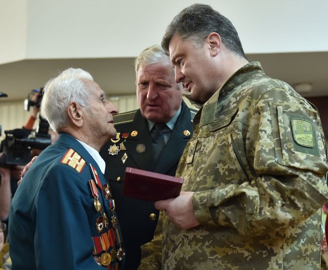 Президент Украины наградил николаевского «киборга» орденом Богдана Хмельницкого I степени (фото) - фото 5 Президент Украины наградил николаевского «киборга» орденом Богдана Хмельницкого I степени (фото) - фото 5