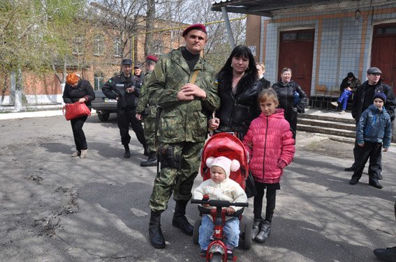 Николаевские спецназовцы вернулись домой: их сменили на Донбассе коллеги (ФОТО) (фото) - фото 3 Николаевские спецназовцы вернулись домой: их сменили на Донбассе коллеги (ФОТО) (фото) - фото 3