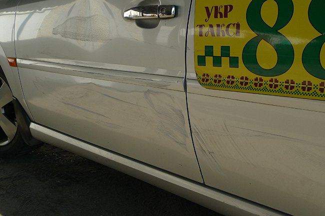 Николаевский блокбастер: таксист удирал от милицейской погони и бросил авто (ФОТО) (фото) - фото 2 Николаевский блокбастер: таксист удирал от милицейской погони и бросил авто (ФОТО) (фото) - фото 2