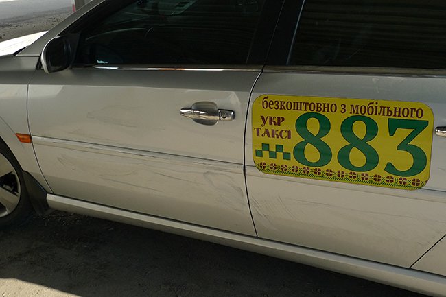 Николаевский блокбастер: таксист удирал от милицейской погони и бросил авто (ФОТО) (фото) - фото 1 Николаевский блокбастер: таксист удирал от милицейской погони и бросил авто (ФОТО) (фото) - фото 1