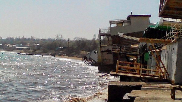 Куреней в Ильичевске больше нет. Что случилось с любимым местом отдыха (ВИДЕО) (фото) - фото 1 Куреней в Ильичевске больше нет. Что случилось с любимым местом отдыха (ВИДЕО) (фото) - фото 1