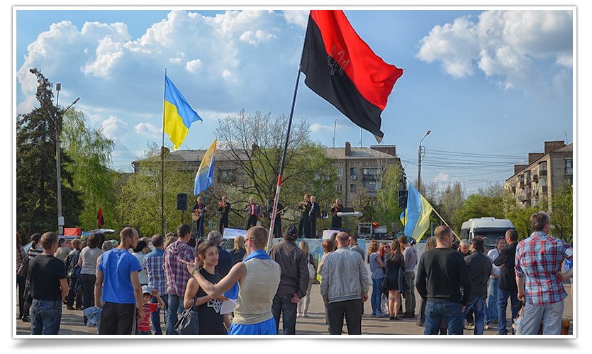 В Славянске снова прошло Вече, весеннее и яркое, с музыкой и стихами(фотофакт) (фото) - фото 11 В Славянске снова прошло Вече, весеннее и яркое, с музыкой и стихами(фотофакт) (фото) - фото 11