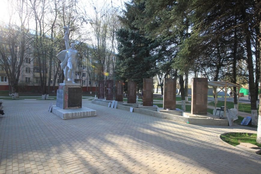 В Троицке проходят работы по реставрации памятника Погибши..., фото-3 В Троицке проходят работы по реставрации памятника Погибшим героям в годы Великой Отечественной войны, фото-3