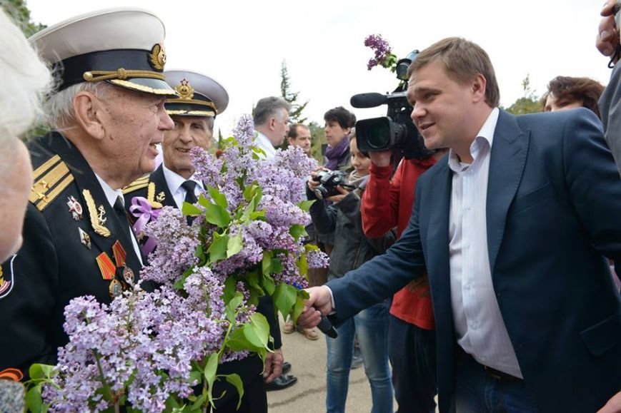 В Крыму торжественно открыли аллею «Сирень Победы» (ФОТО) (фото) -... В Крыму торжественно открыли аллею «Сирень Победы» (ФОТО) (фото) - фото 1