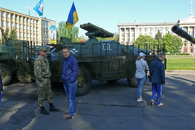 Николаевцам показали военную технику и разрешили прицелиться (ФОТОРЕПОРТАЖ) (фото) - фото 2 Николаевцам показали военную технику и разрешили прицелиться (ФОТОРЕПОРТАЖ) (фото) - фото 2