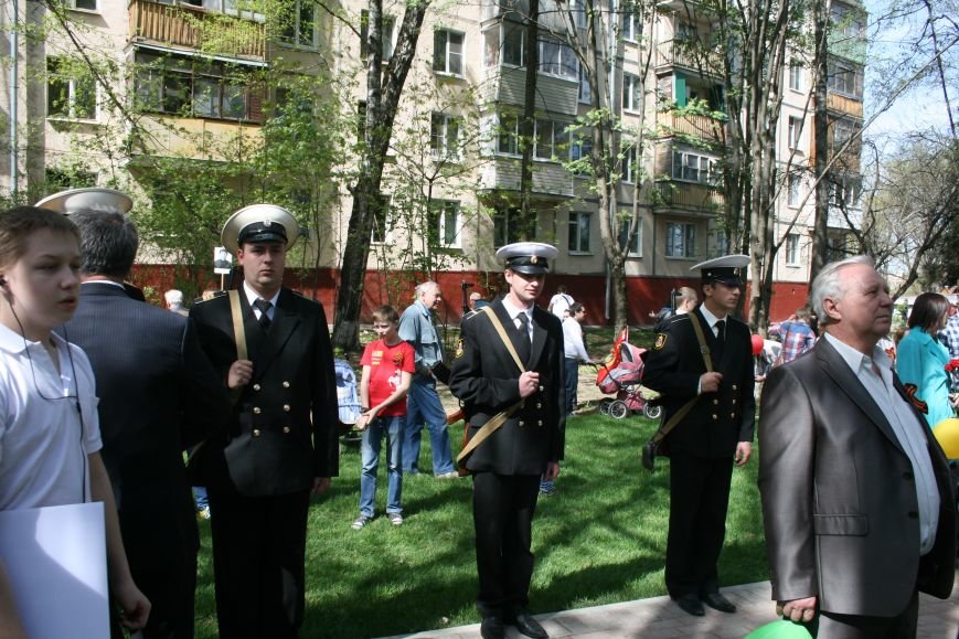 В Троицке прошел митинг, шествие и возложение цветов к мем..., фото-1 В Троицке прошел митинг, шествие и возложение цветов к мемориалу в честь Дня Победы (ФОТО), фото-1