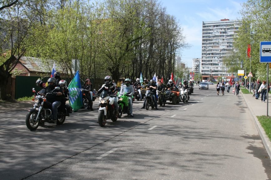 В Троицке прошел митинг, шествие и возложение цветов к мем..., фото-7 В Троицке прошел митинг, шествие и возложение цветов к мемориалу в честь Дня Победы (ФОТО), фото-7